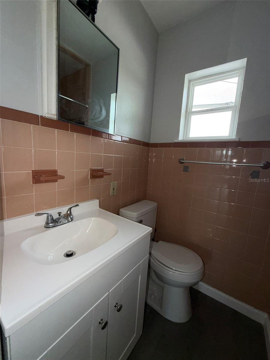 2400 25th St N #a Property Photo 9