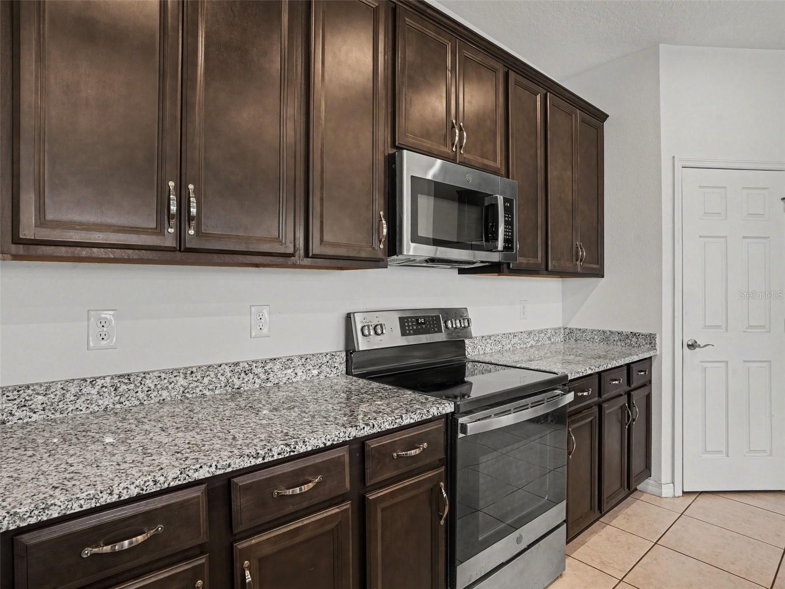 1080 Patriot Loop Property Photo 8