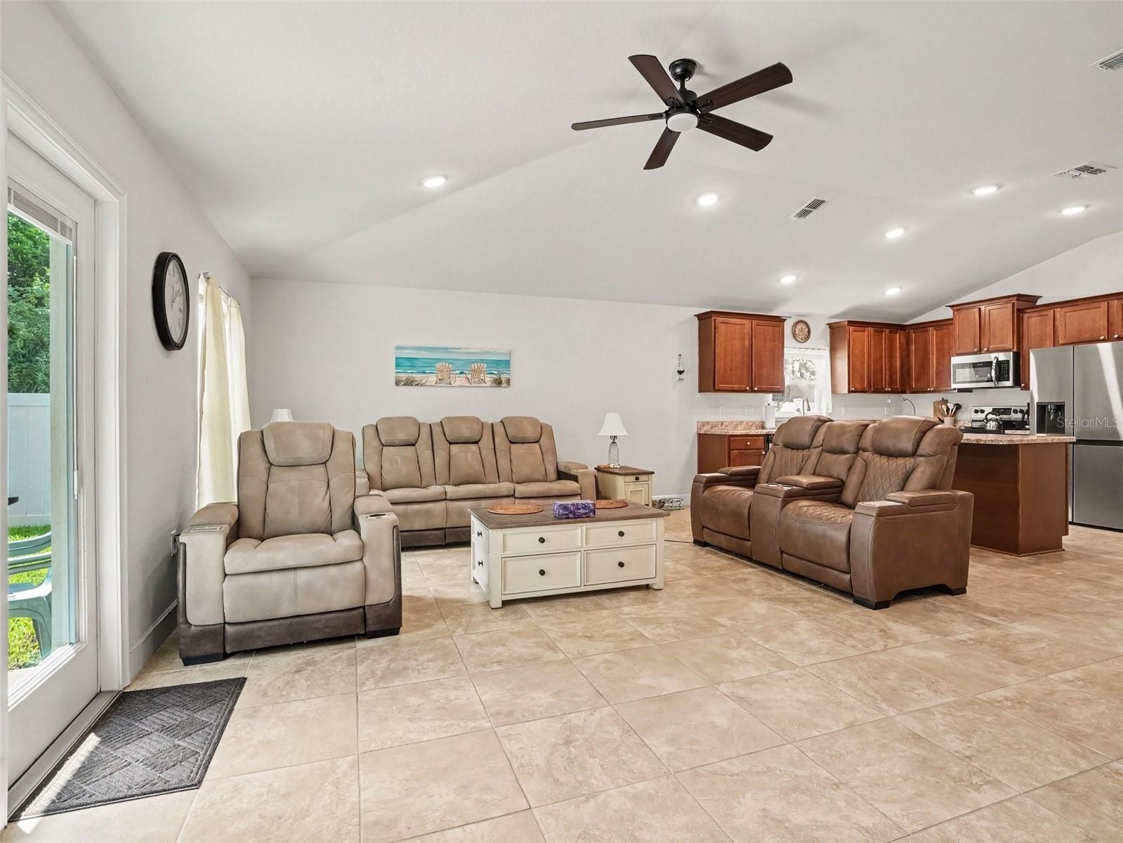 256 Krenson Bay Loop Property Photo 2