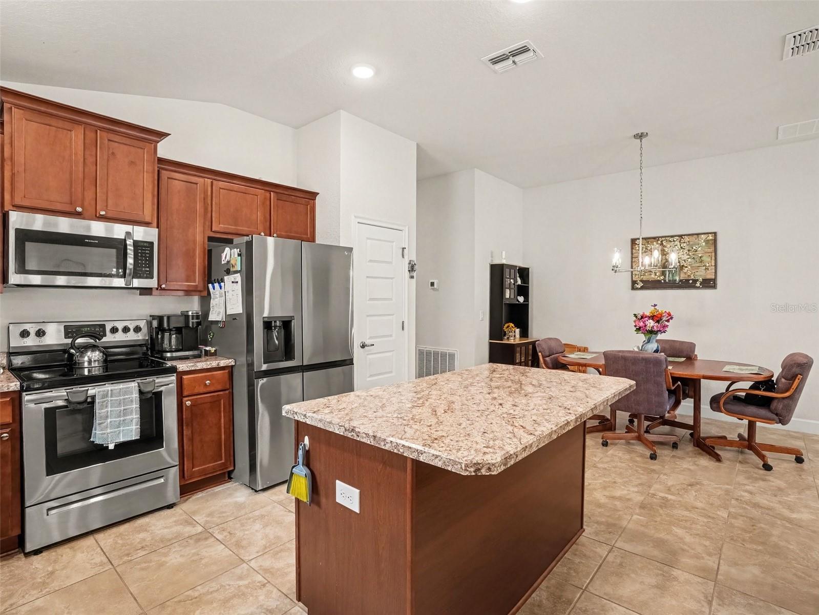 256 Krenson Bay Loop Property Photo 4