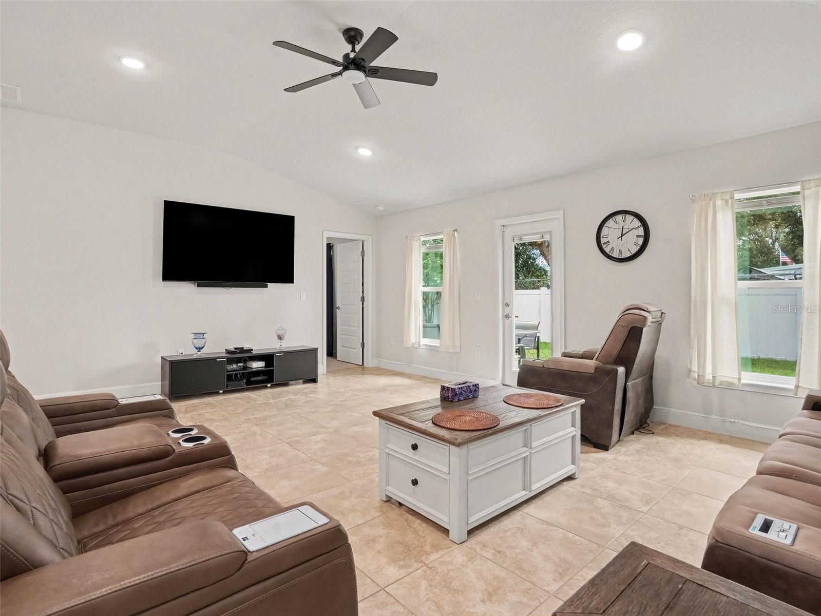 256 Krenson Bay Loop Property Photo 8