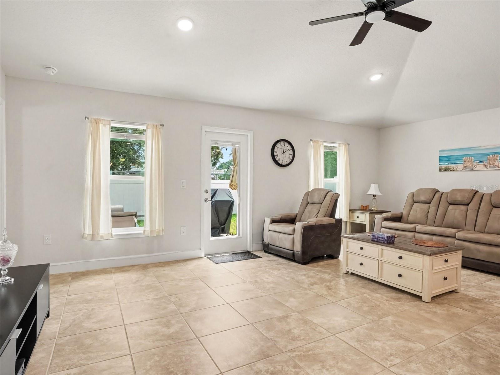 256 Krenson Bay Loop Property Photo 9
