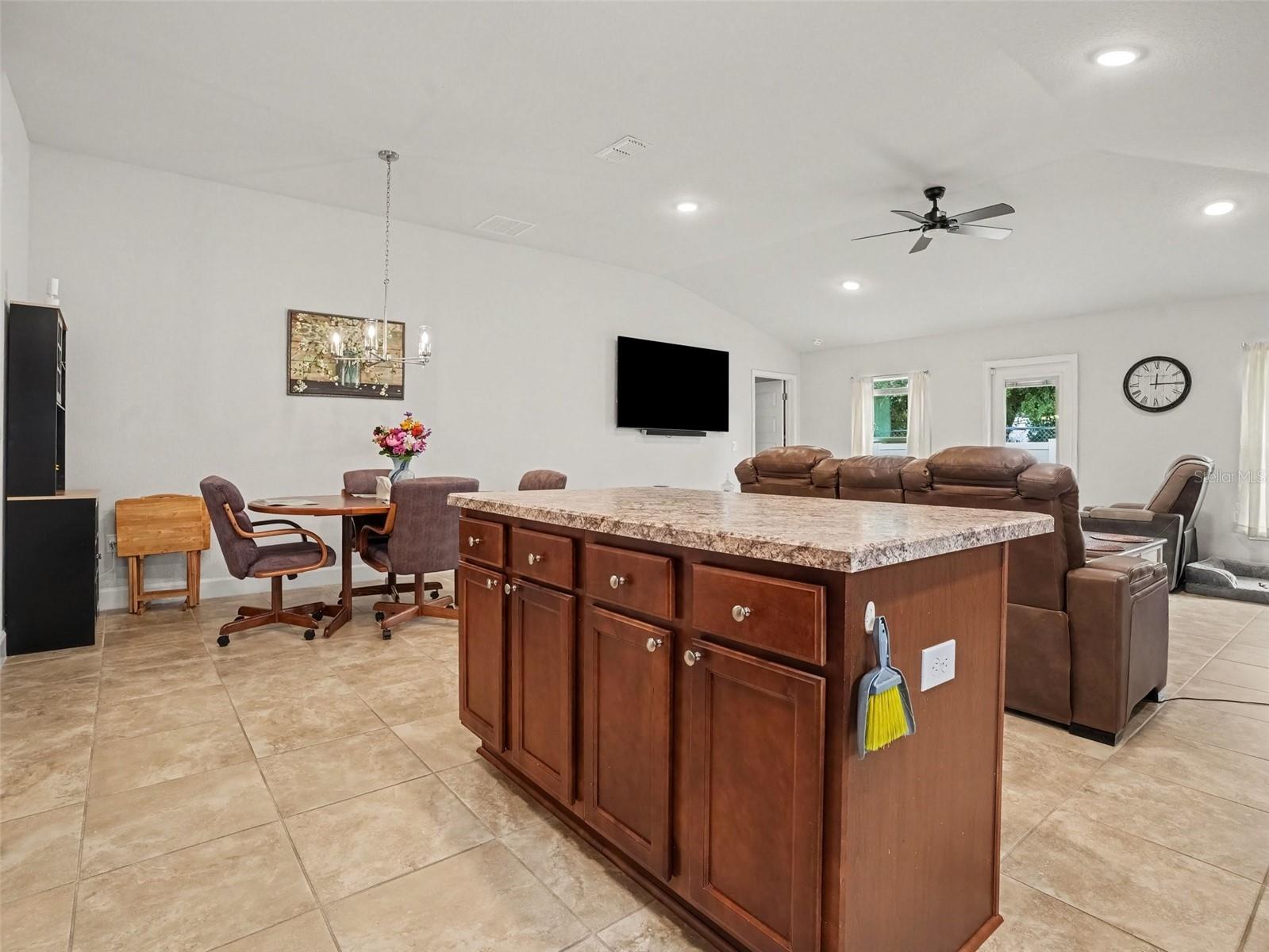 256 Krenson Bay Loop Property Photo 10