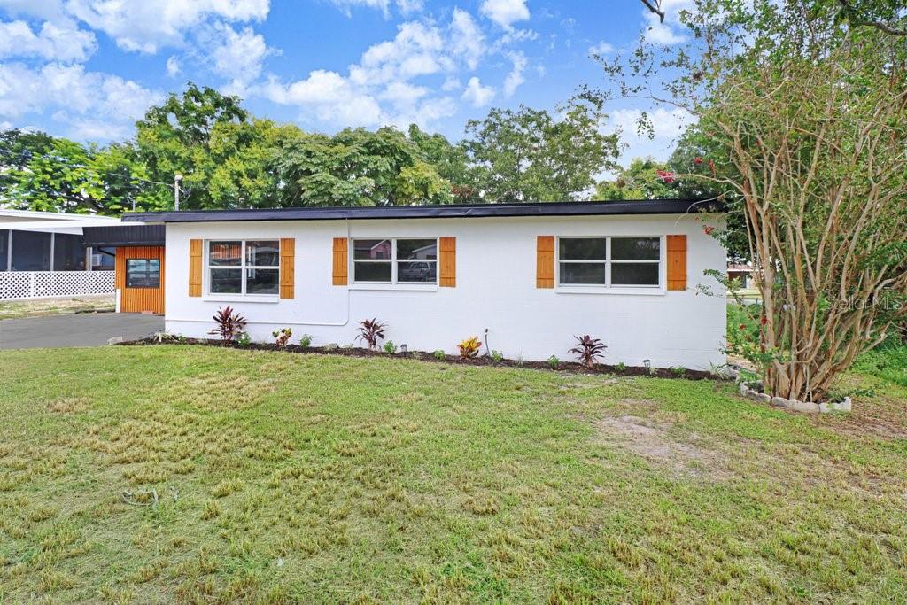 124 Edgewater Dr Property Photo 3