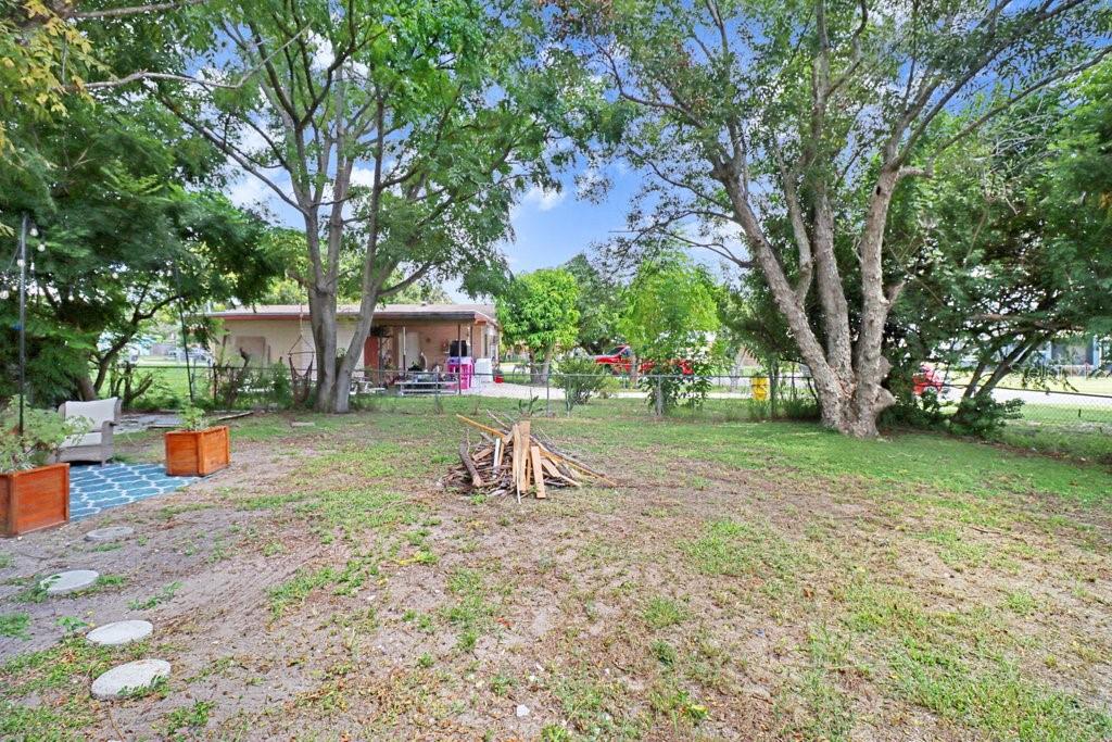 124 Edgewater Dr Property Photo 28
