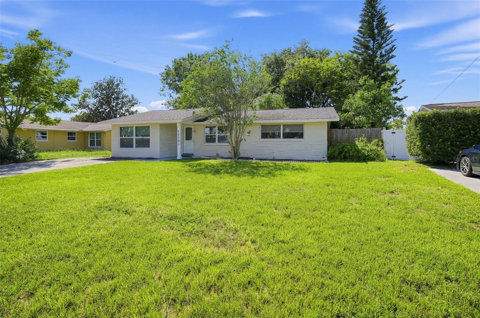 10701 Oleander Dr Property Photo 1