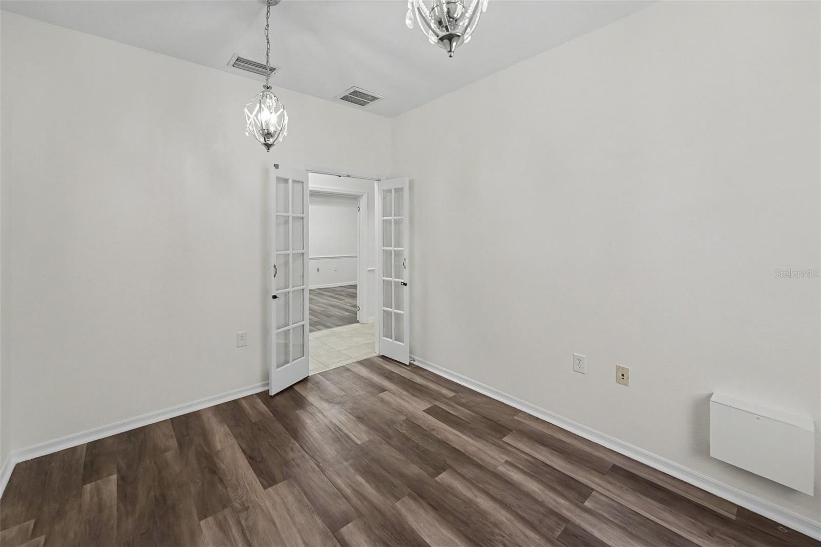 10943 Countryway Blvd Property Photo 8