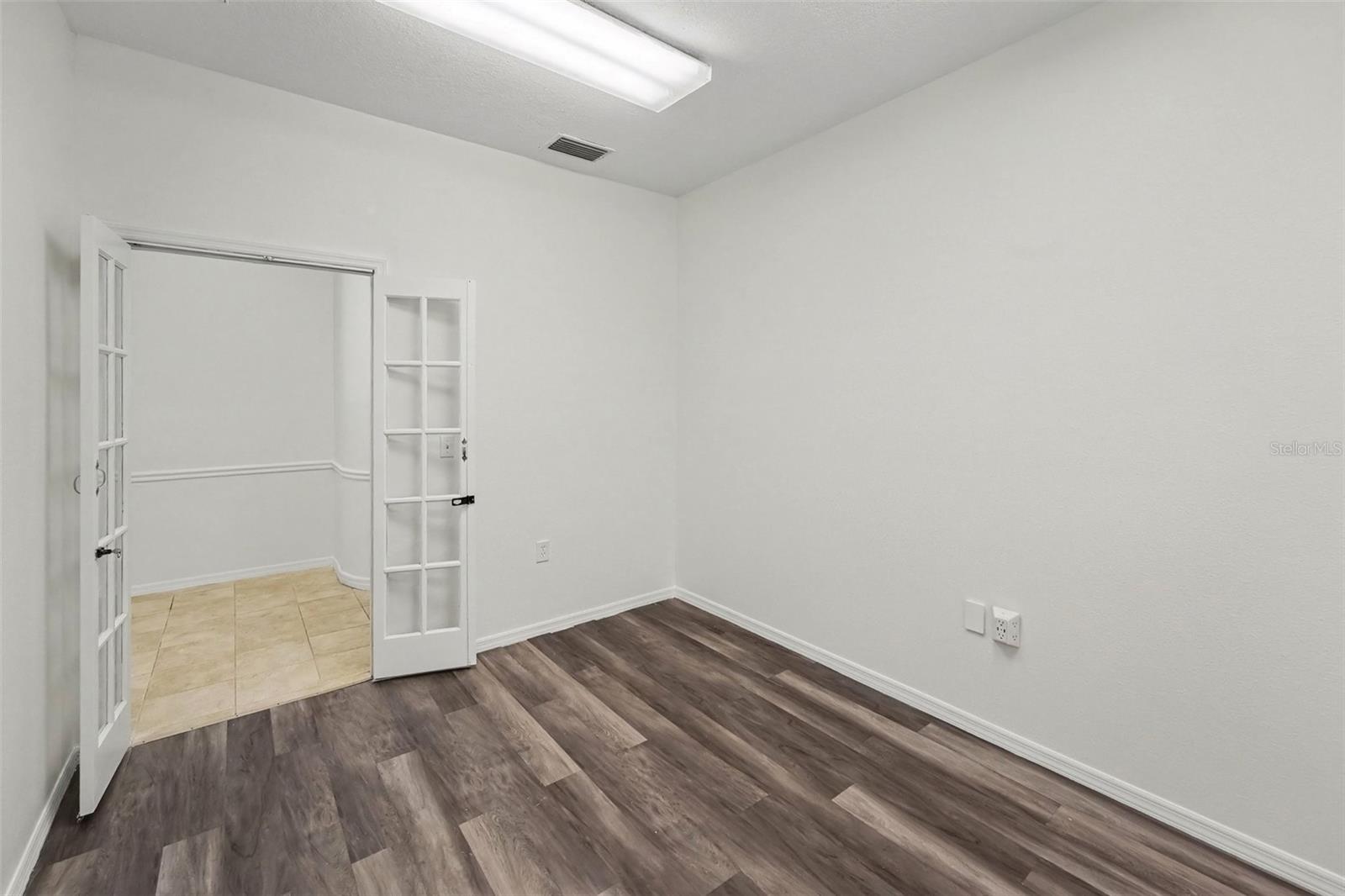 10943 Countryway Blvd Property Photo 10