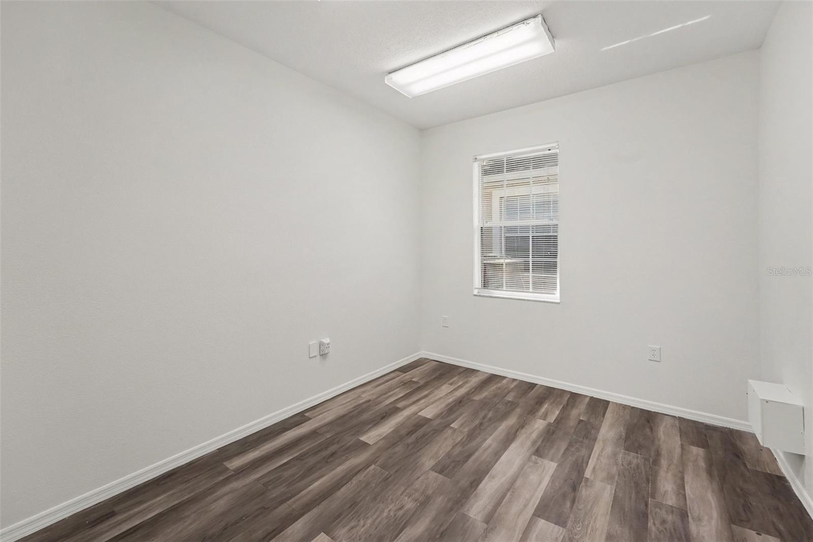 10943 Countryway Blvd Property Photo 11