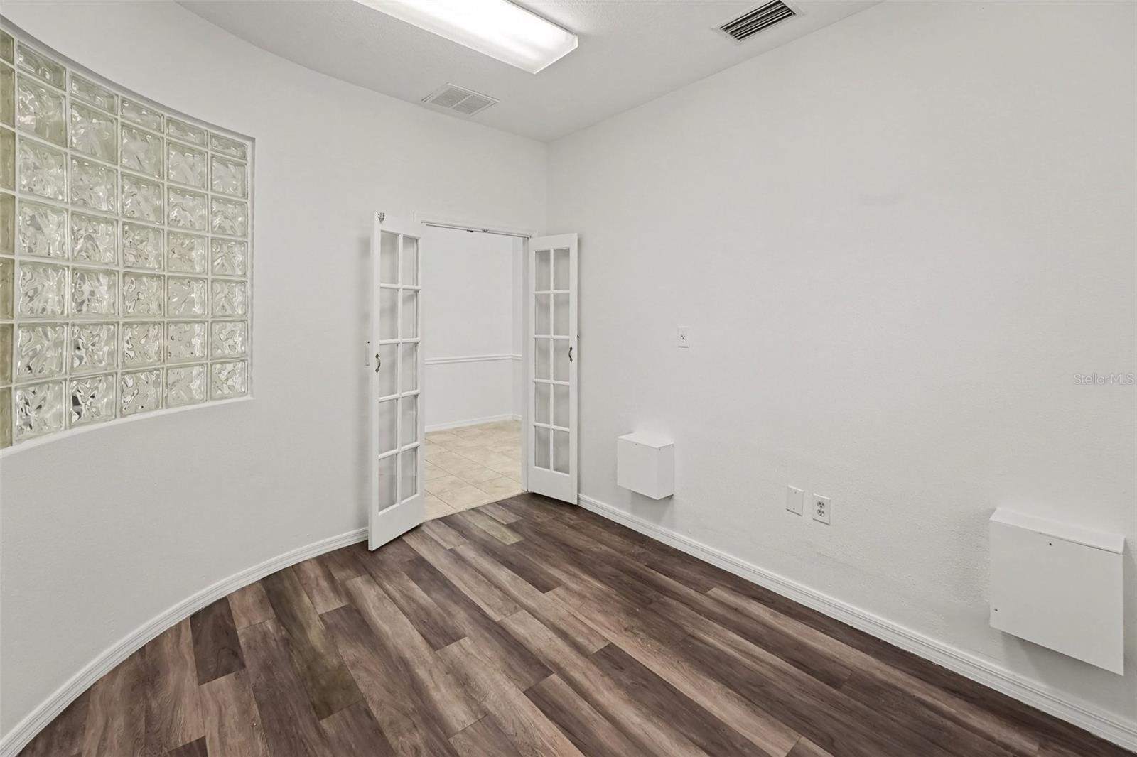 10943 Countryway Blvd Property Photo 12