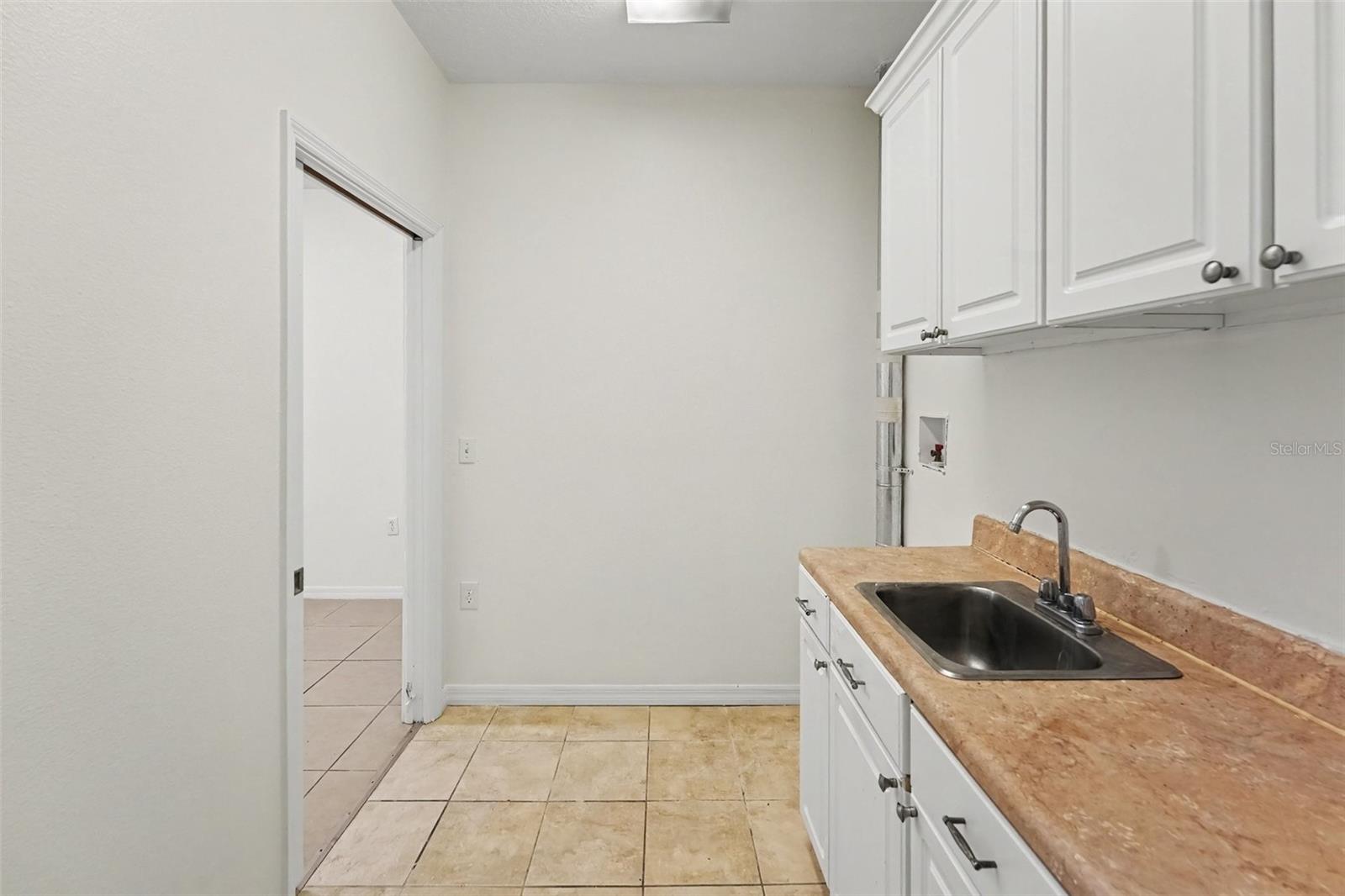 10943 Countryway Blvd Property Photo 23