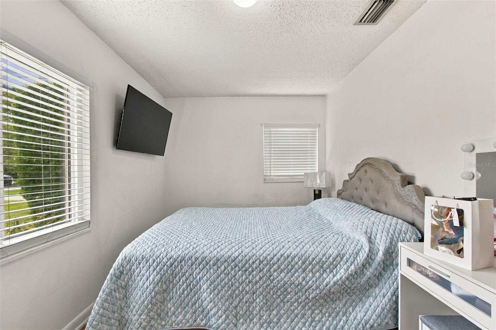 11006 N Oakleaf Ave Property Photo 19