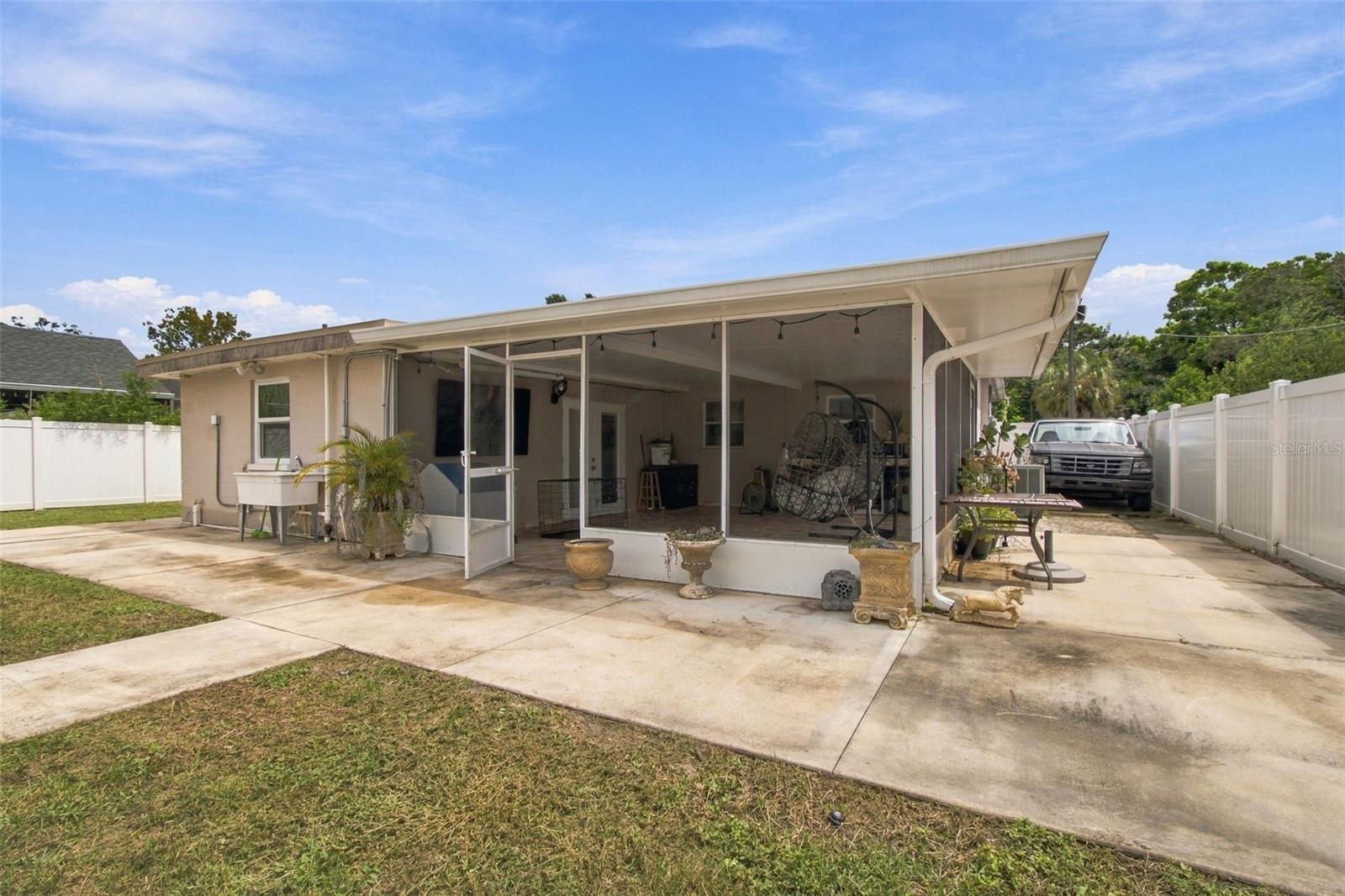 11006 N Oakleaf Ave Property Photo 27