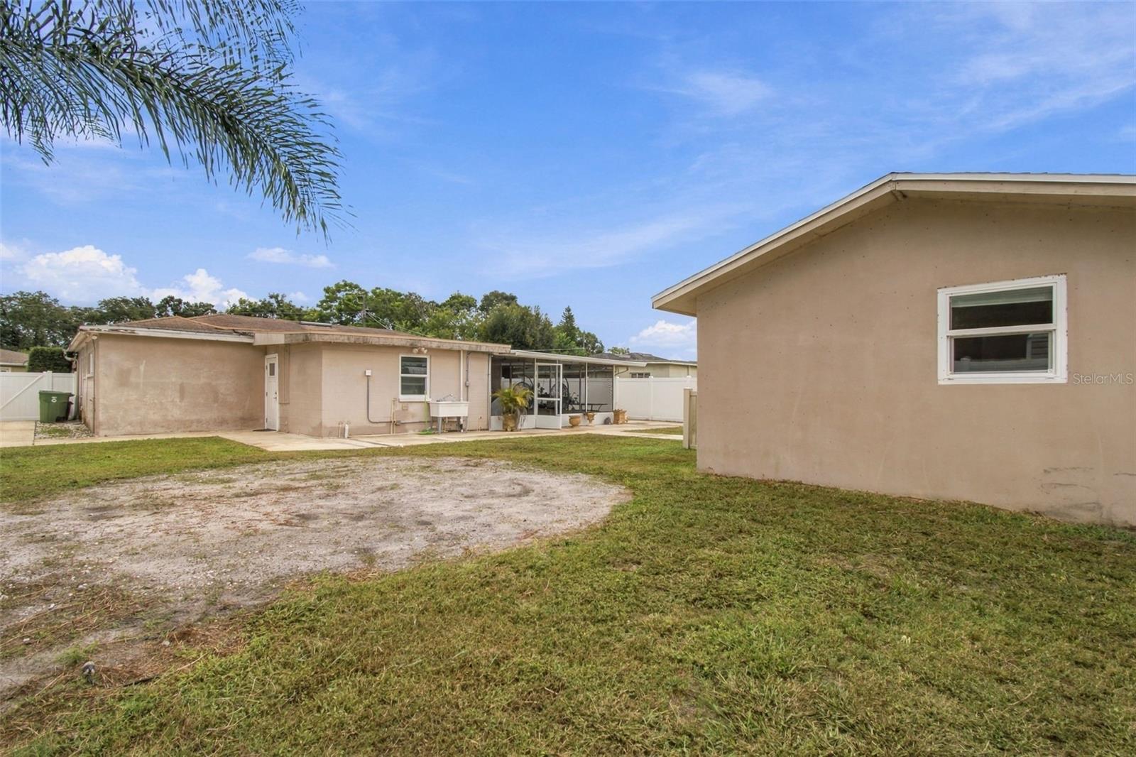 11006 N Oakleaf Ave Property Photo 36
