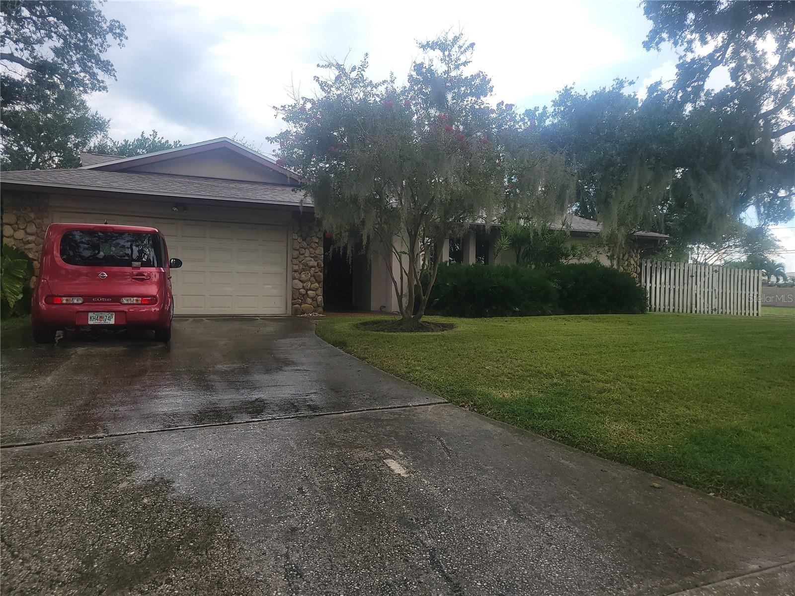 10209 BAY HILLS DR Property Photo 1