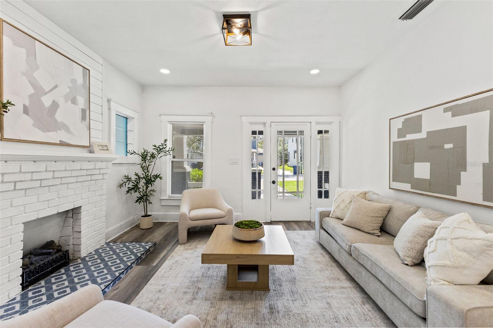 303 W Curtis St Property Photo 4