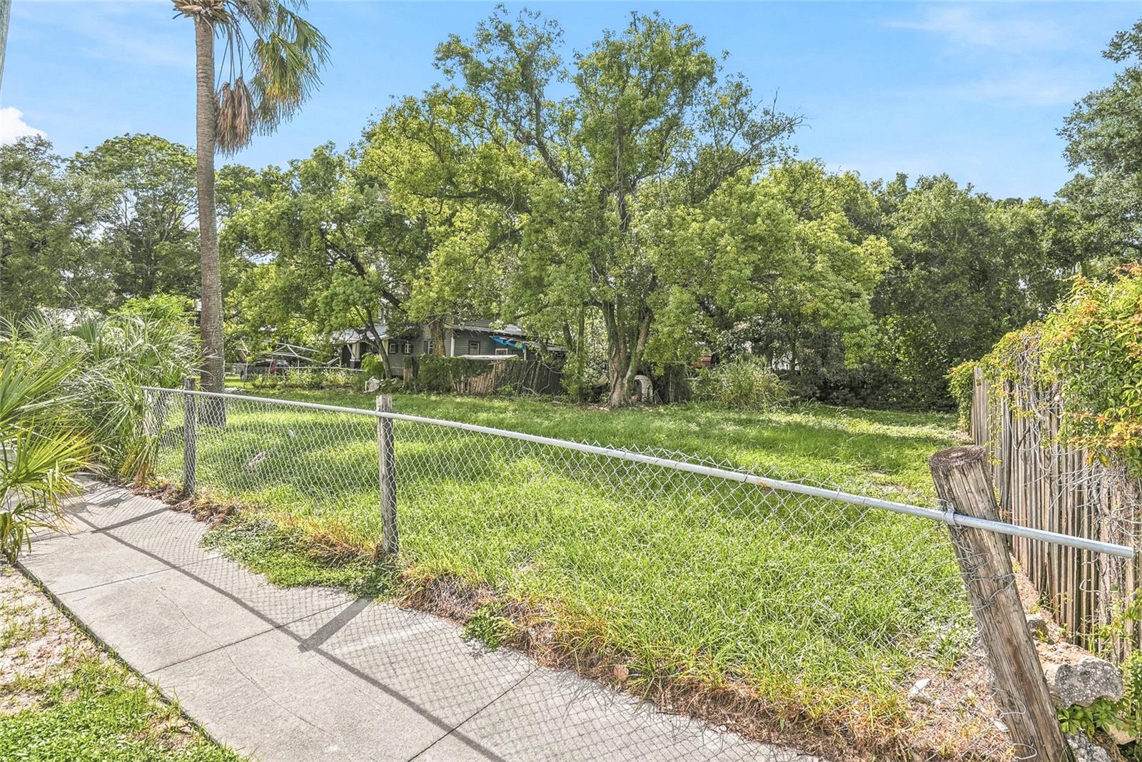2904 N Elmore Ave Property Photo 2