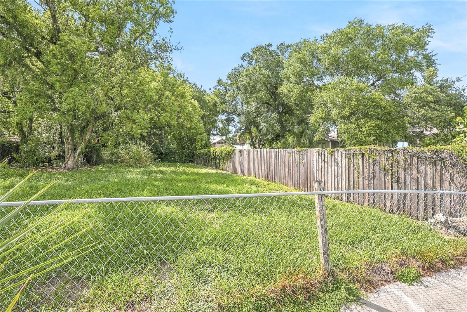 2904 N Elmore Ave Property Photo 3