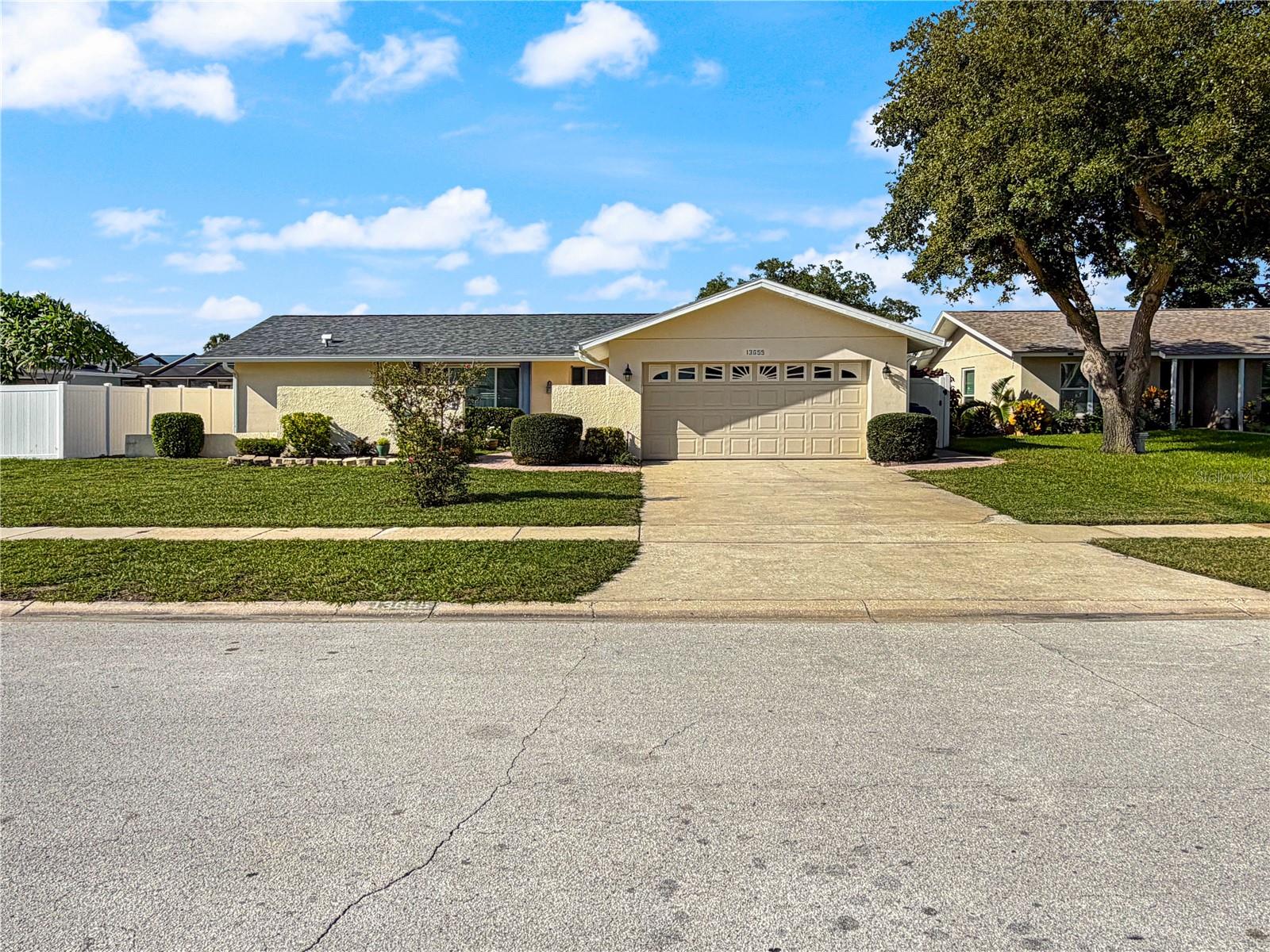 13655 Las Palmas Dr Property Photo 27