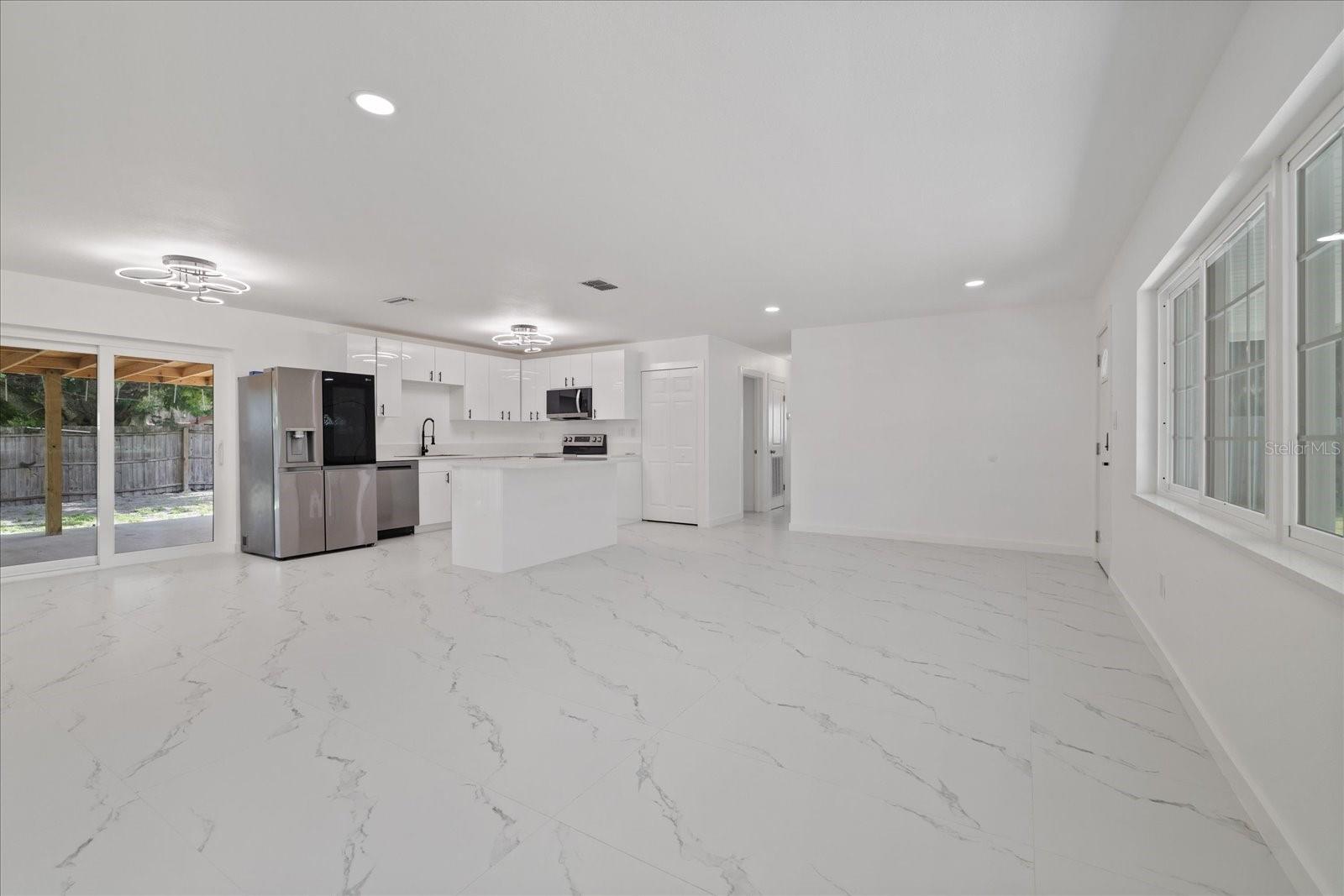 8125 N Socrum Loop Rd Property Photo 21