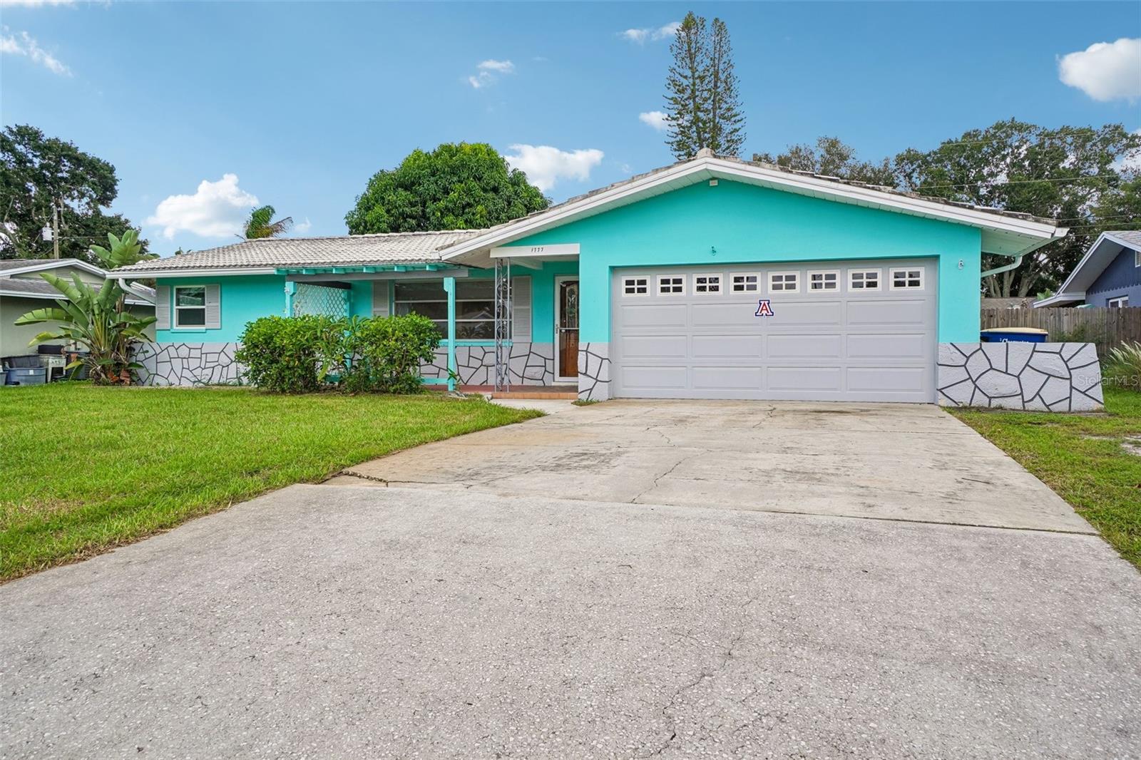 1777 Bentley St Property Photo 3