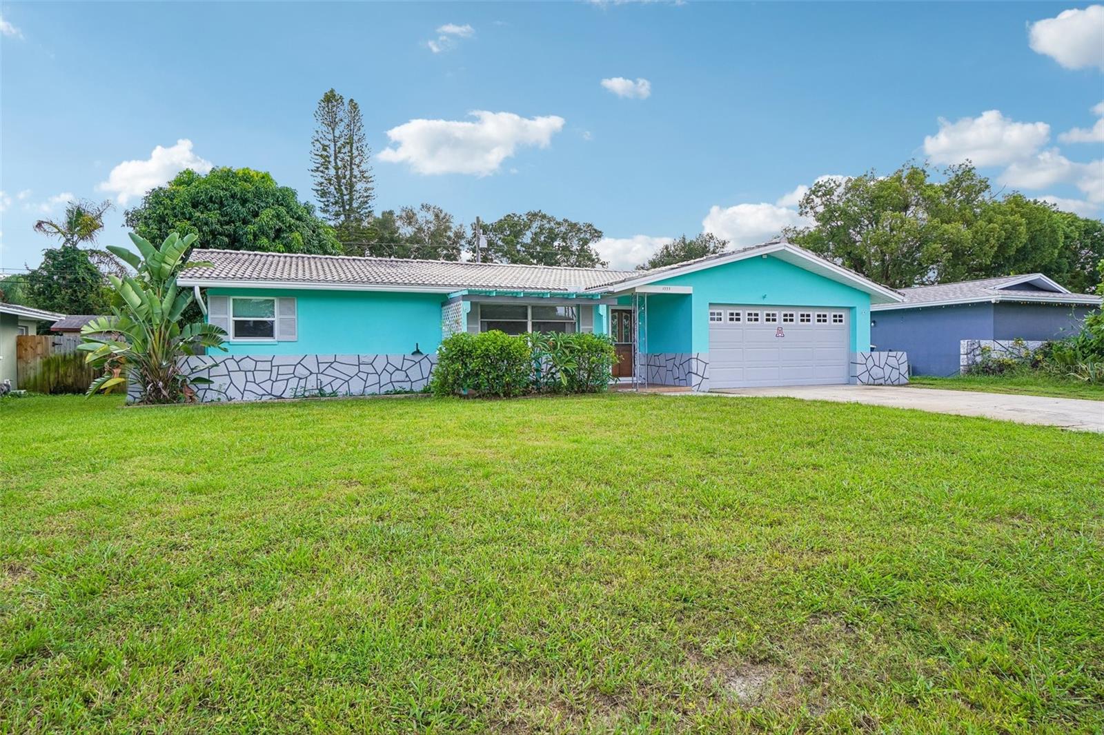 1777 Bentley St Property Photo 4
