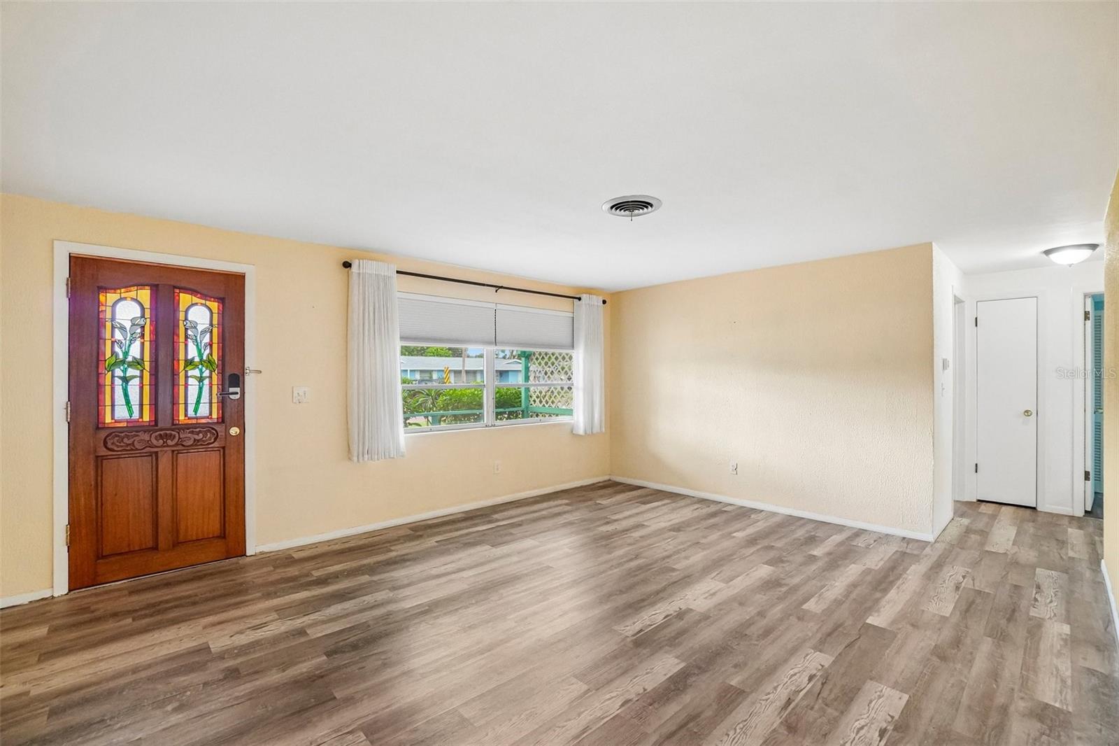 1777 Bentley St Property Photo 6