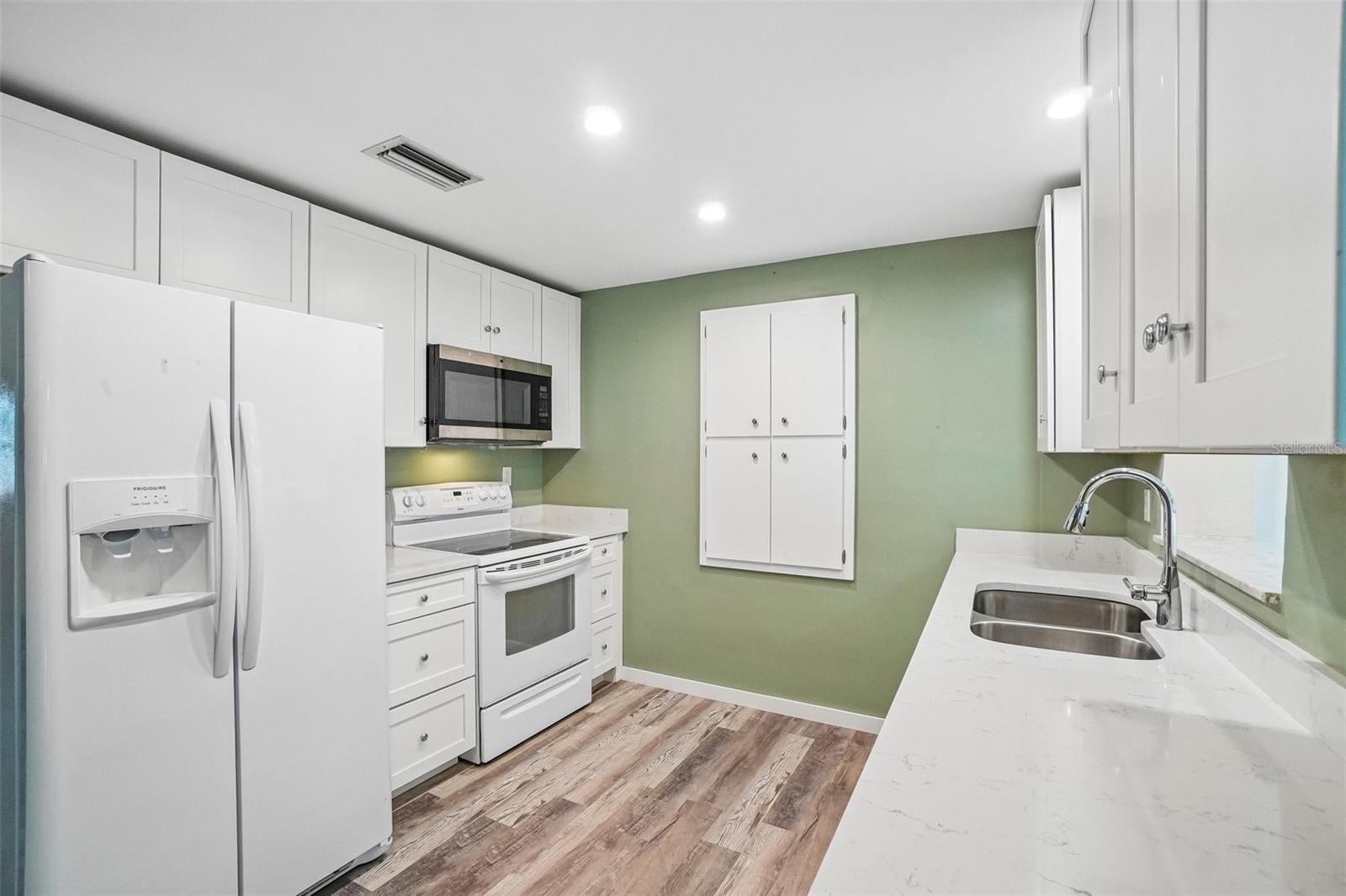 1777 Bentley St Property Photo 14