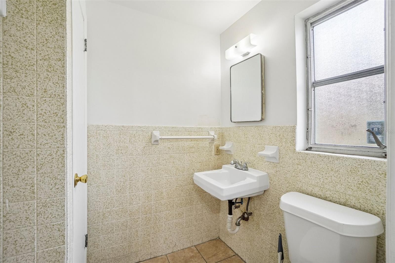 1777 Bentley St Property Photo 25