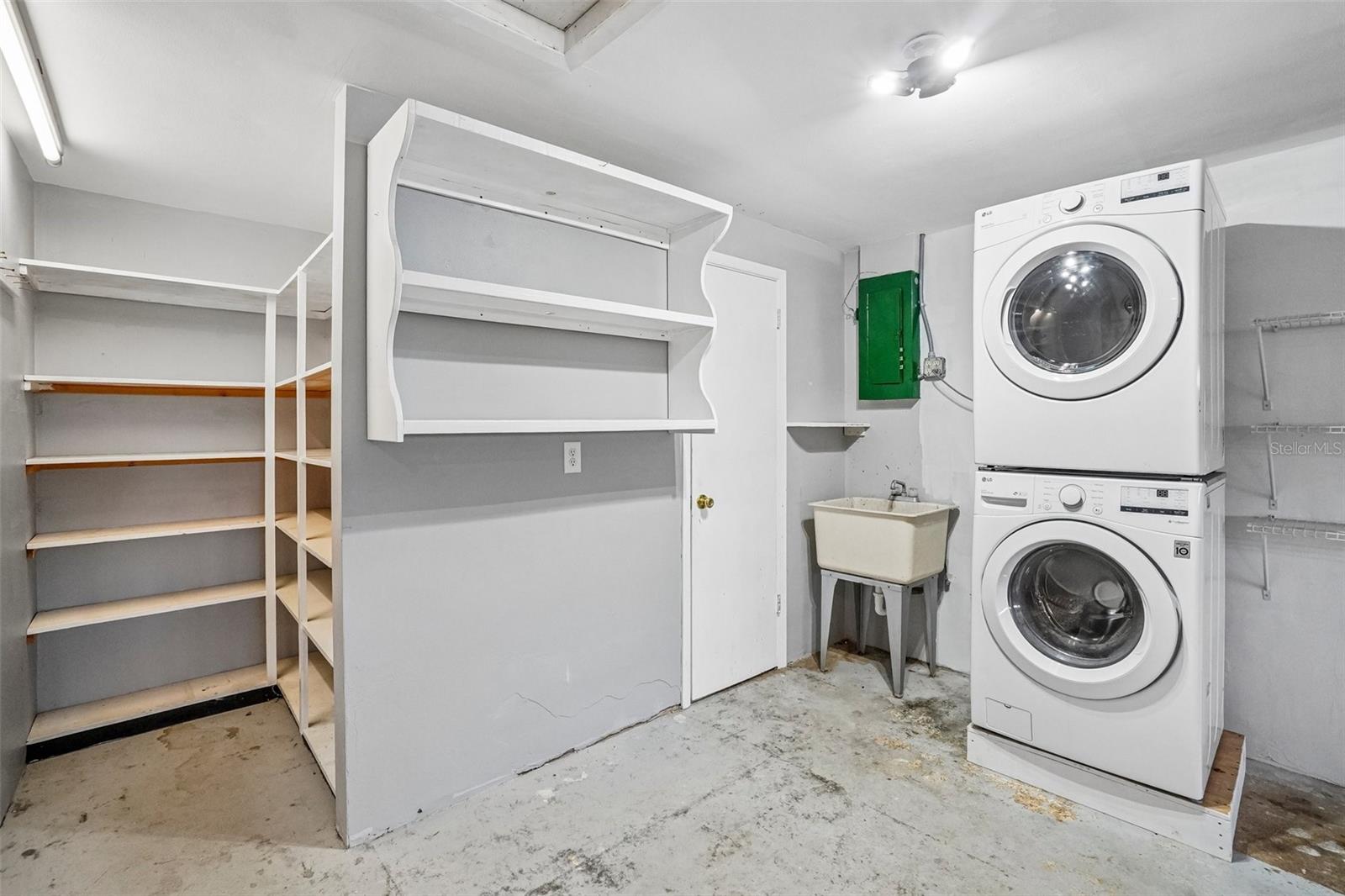 1777 Bentley St Property Photo 28