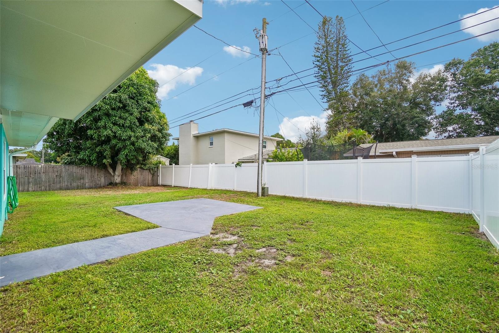 1777 Bentley St Property Photo 32