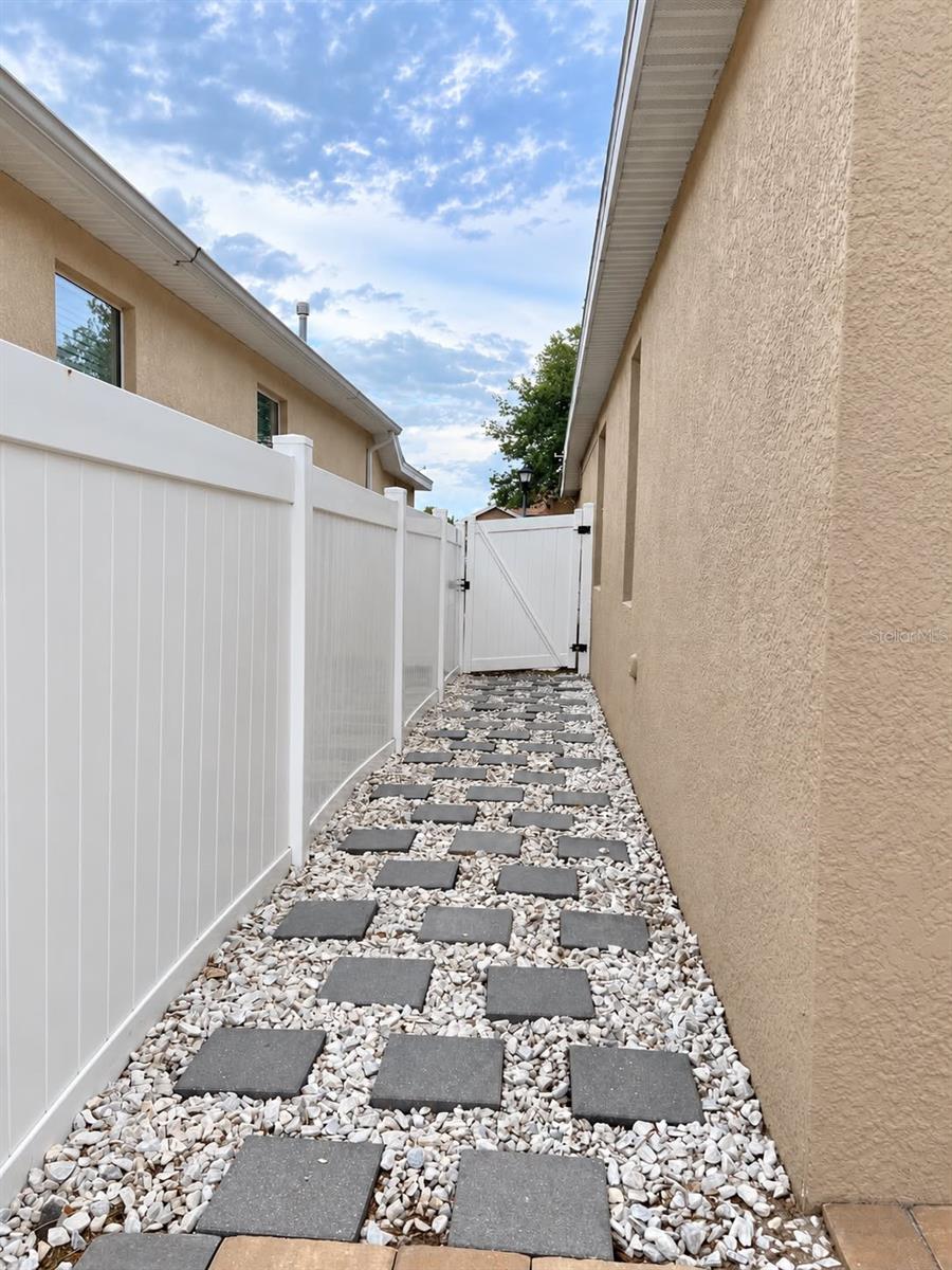 12813 Hampton Hill Dr Property Photo 18