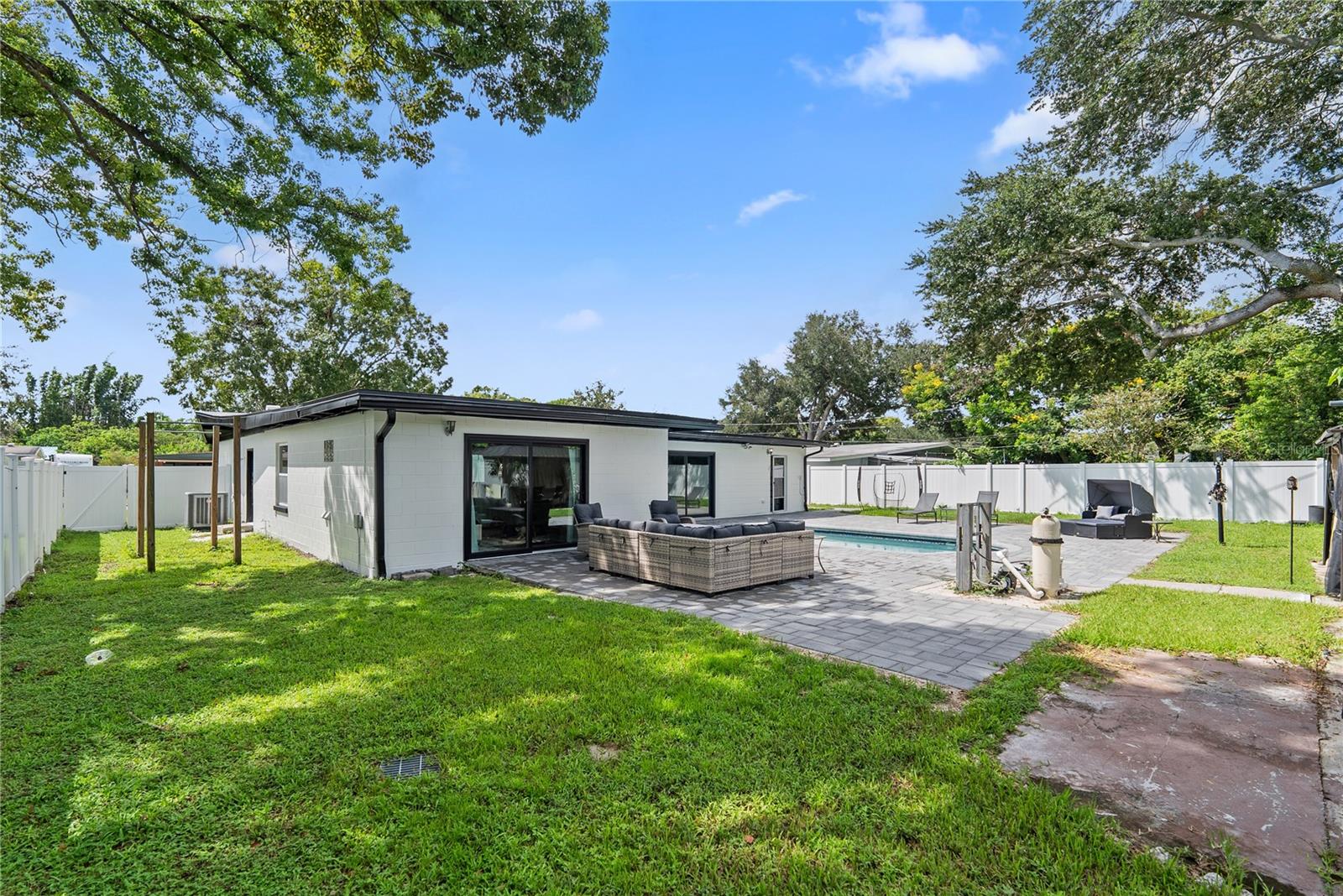 1307 Baltimore Dr Property Photo 3