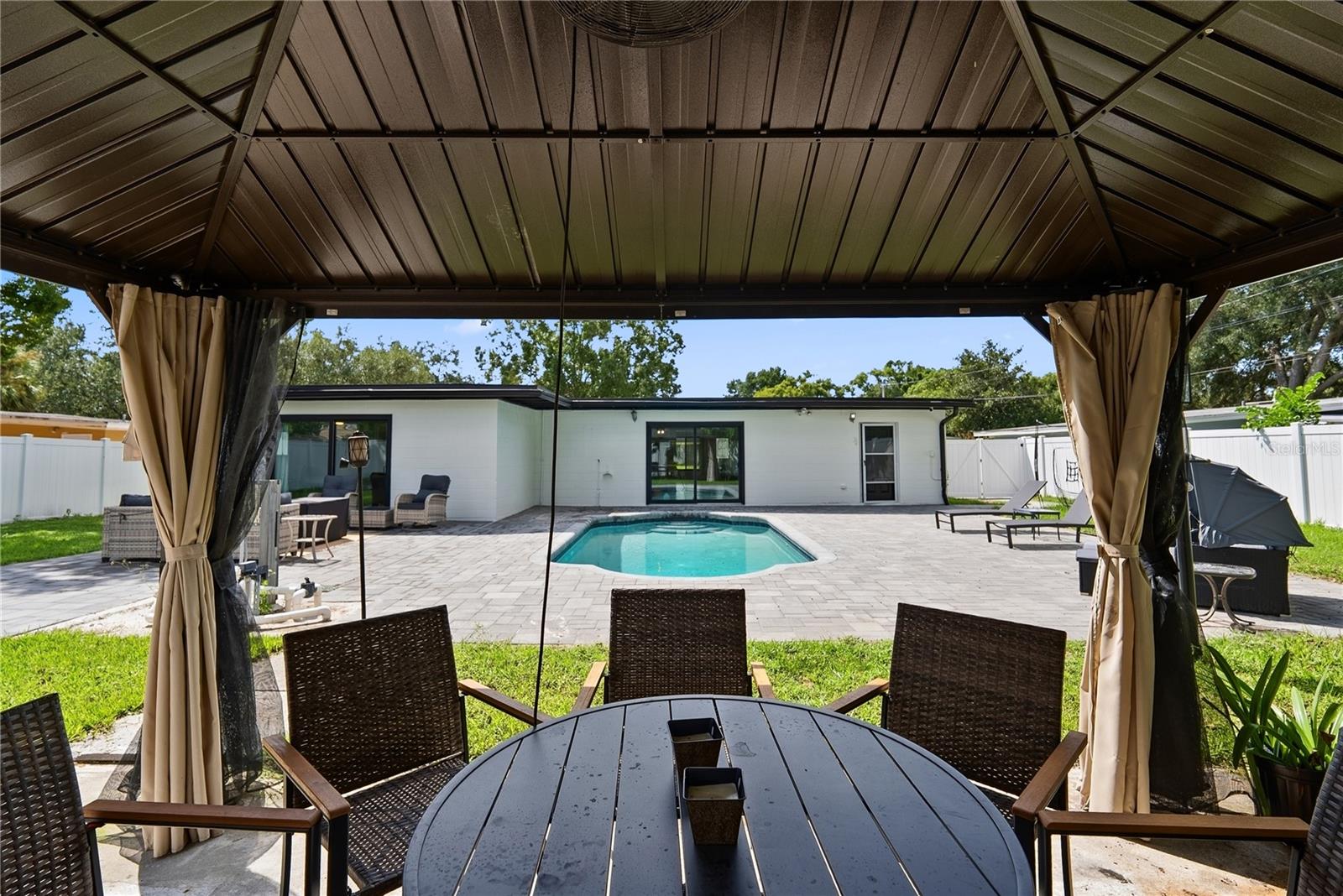 1307 Baltimore Dr Property Photo 5