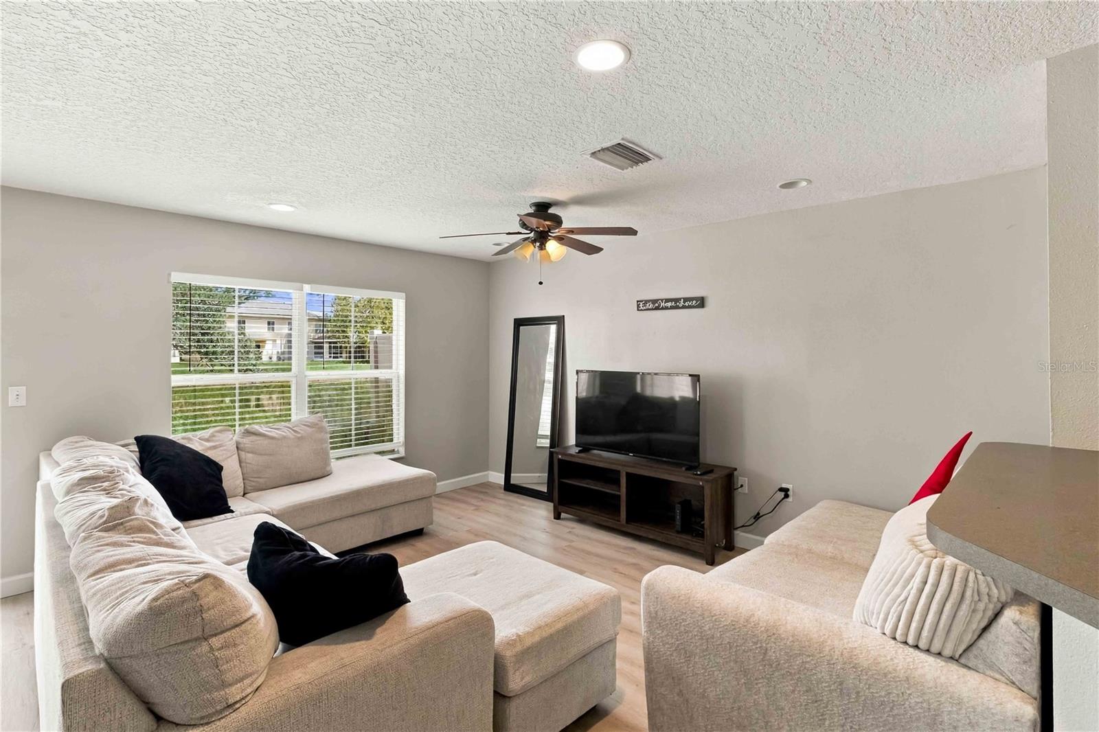 10810 Johanna Ave Property Photo 5