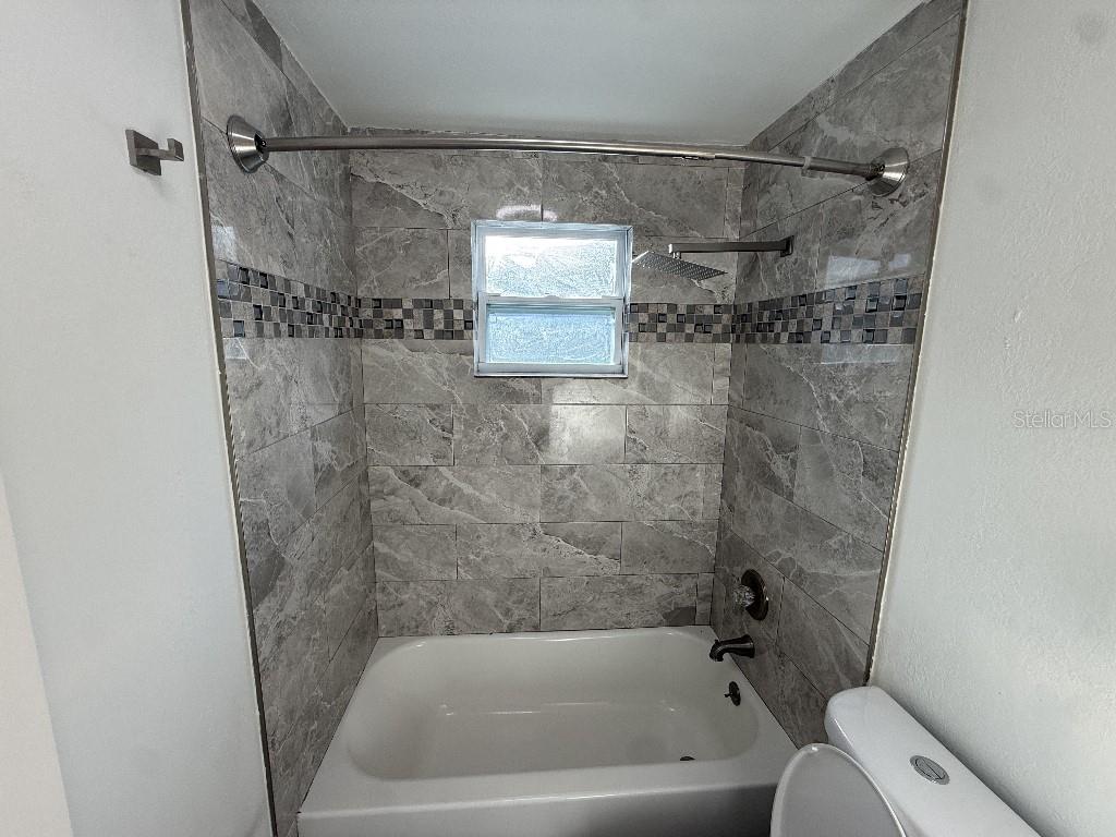 1110 W Knollwood St Property Photo 8