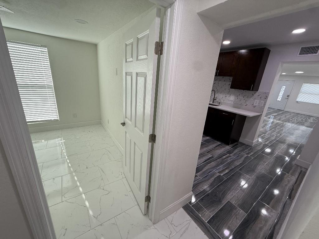 1110 W Knollwood St Property Photo 17