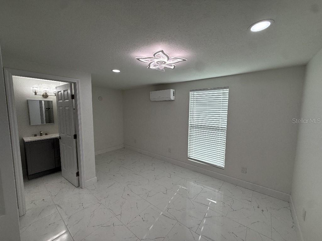 1110 W Knollwood St Property Photo 18