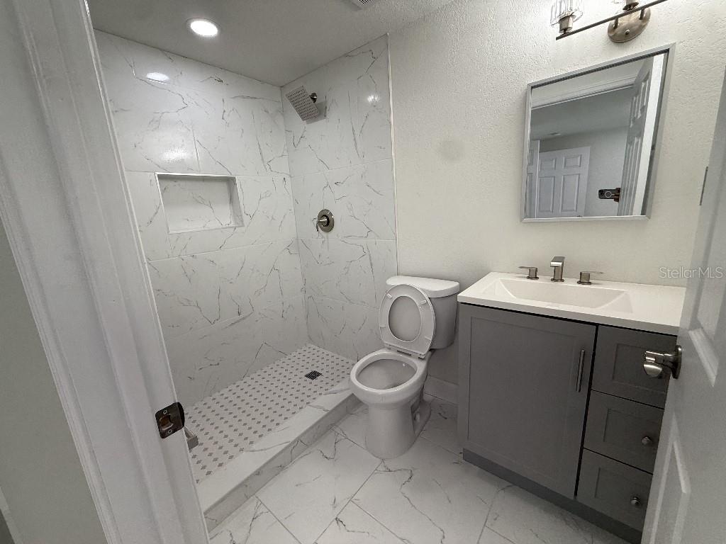 1110 W Knollwood St Property Photo 20