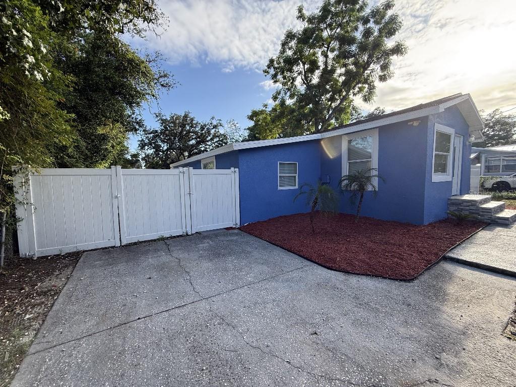 1110 W Knollwood St Property Photo 32