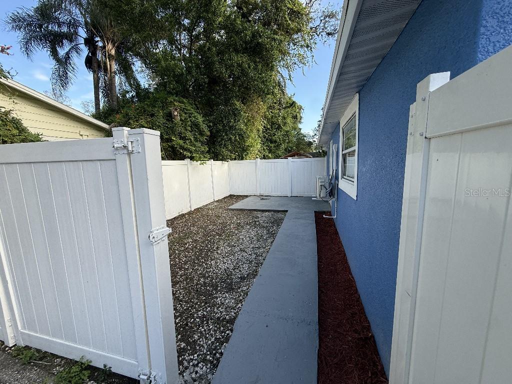 1110 W Knollwood St Property Photo 33