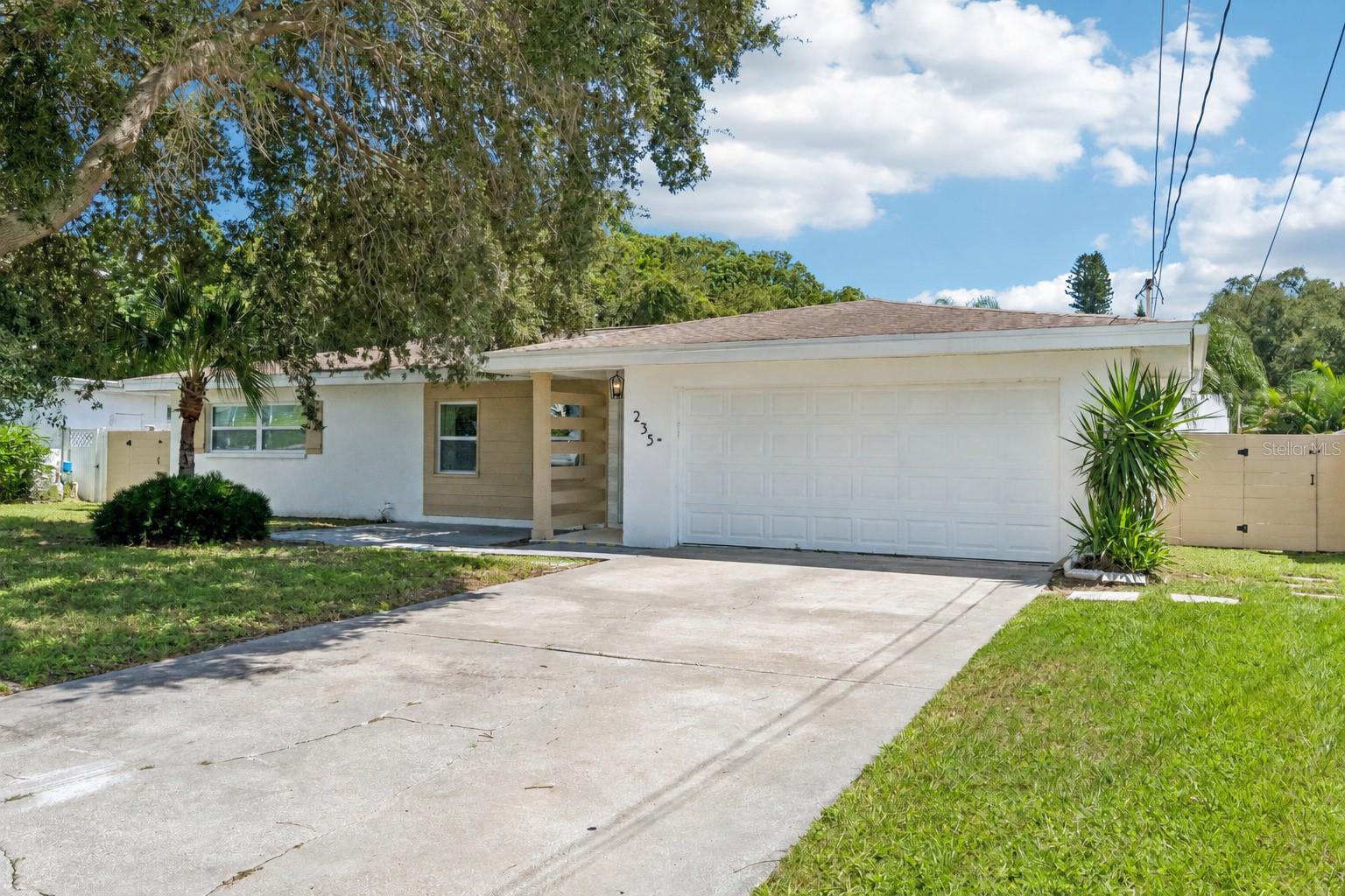 235 Overbrook Dr E Property Photo 2