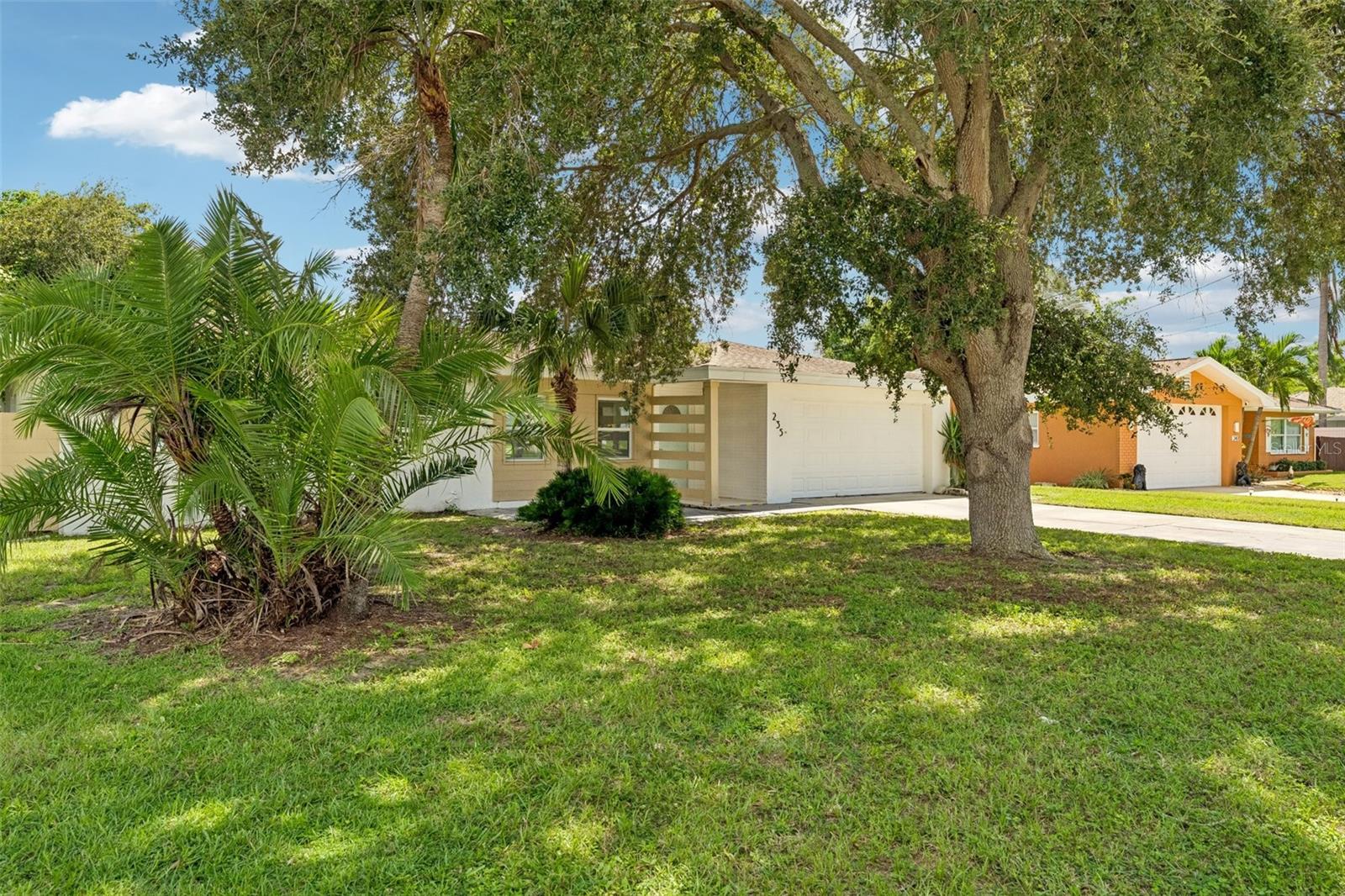 235 Overbrook Dr E Property Photo 3