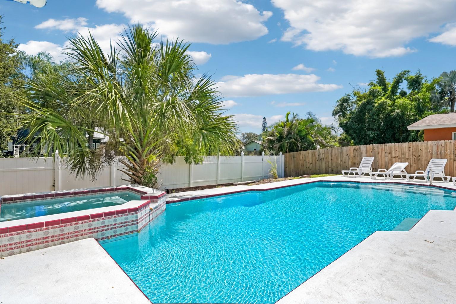 235 Overbrook Dr E Property Photo 42