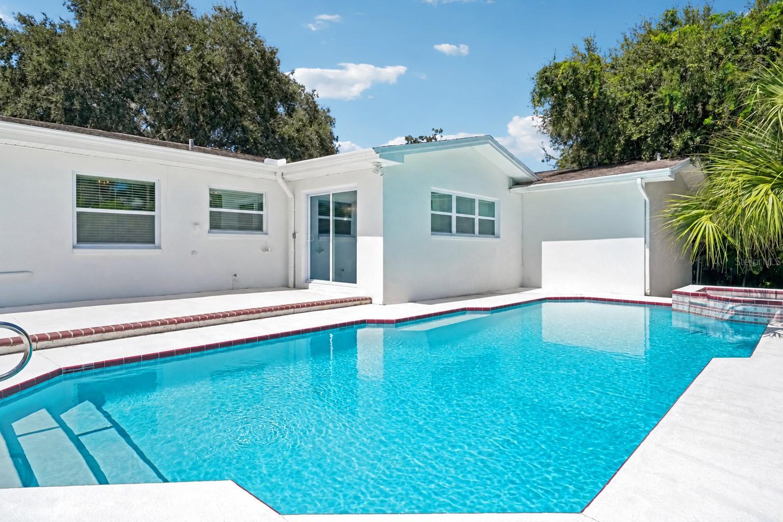 235 Overbrook Dr E Property Photo 43