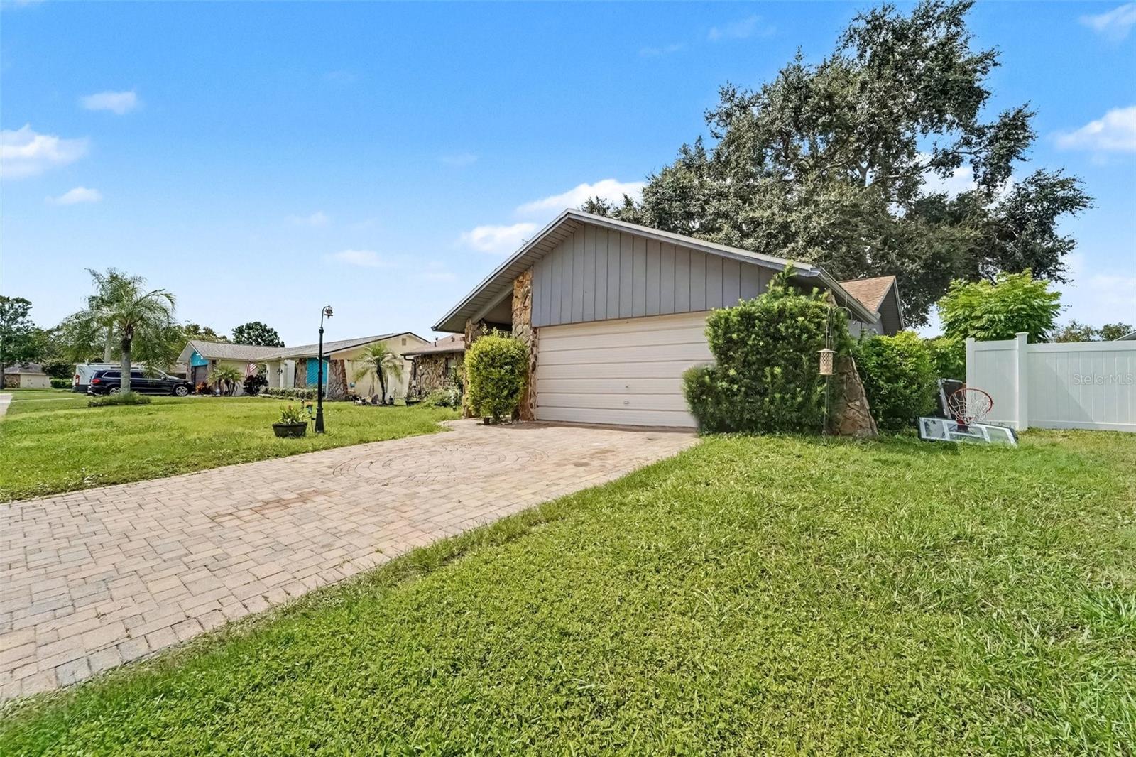 7606 Willow Brook Ct Property Photo 2