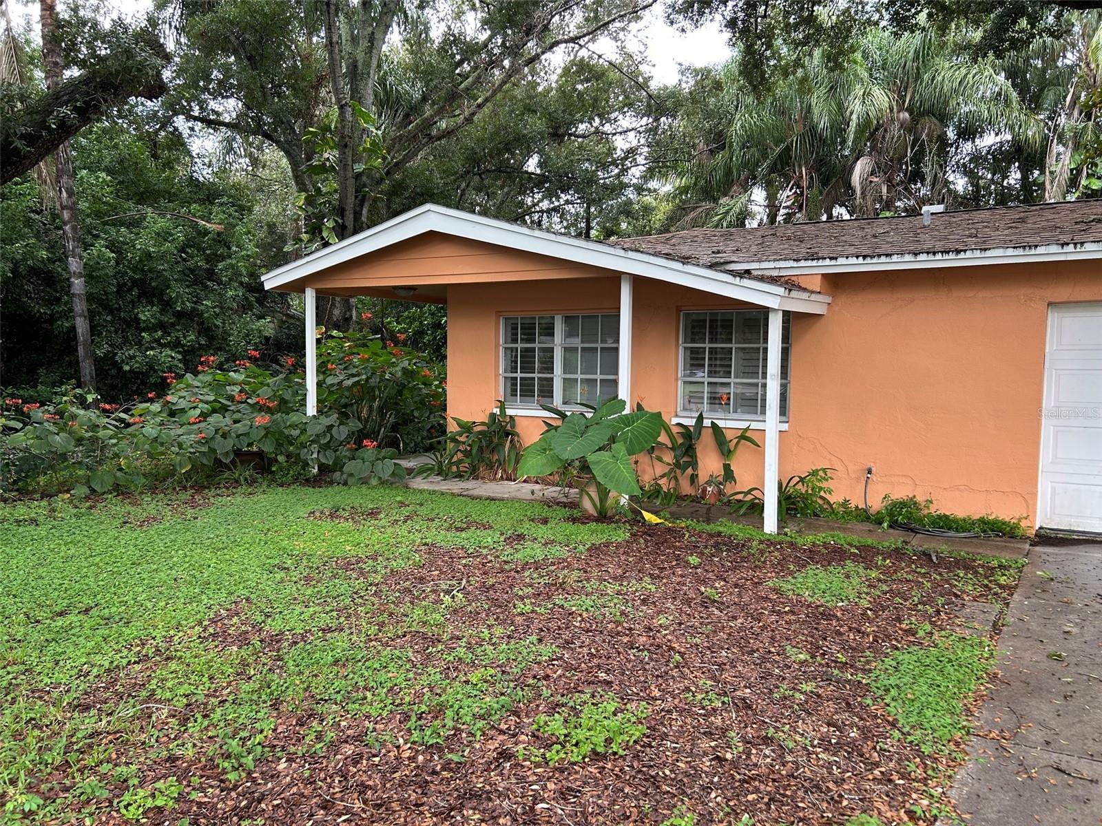 578 Vine Ave Property Photo 2
