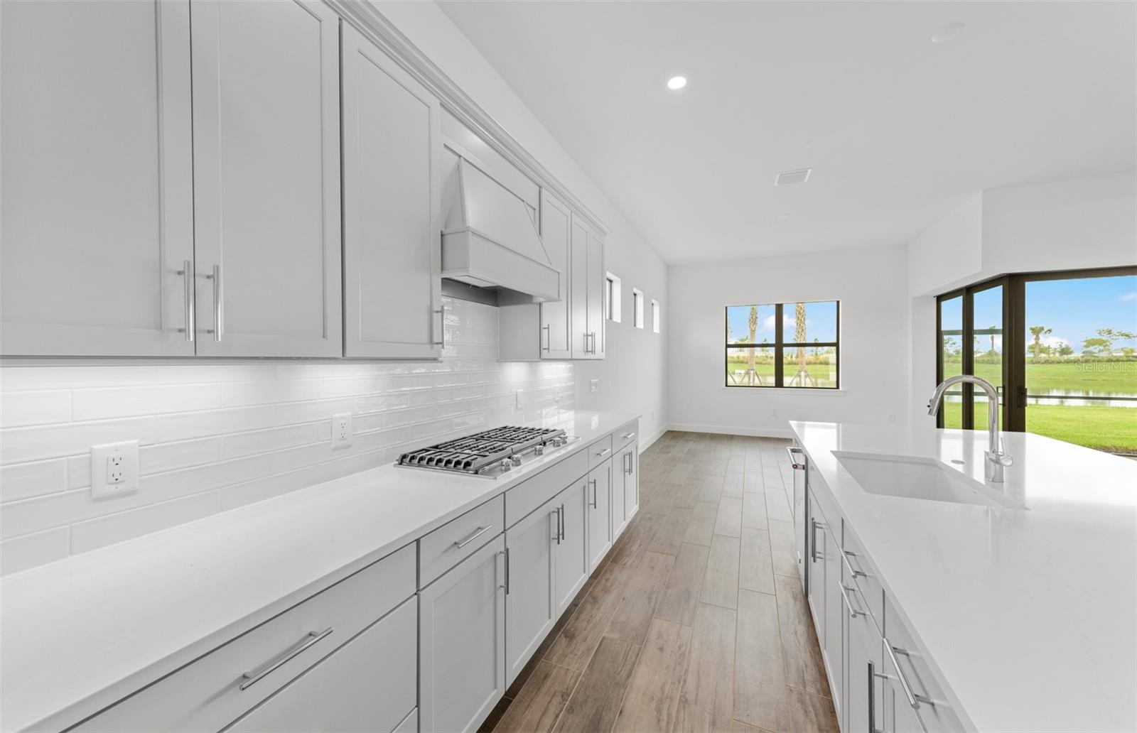 5027 Golden Shore Ct Property Photo 10