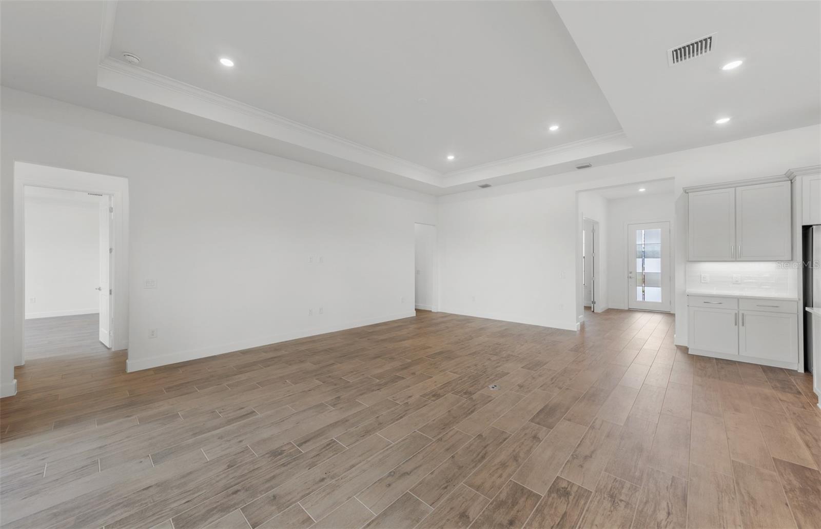 5027 Golden Shore Ct Property Photo 11
