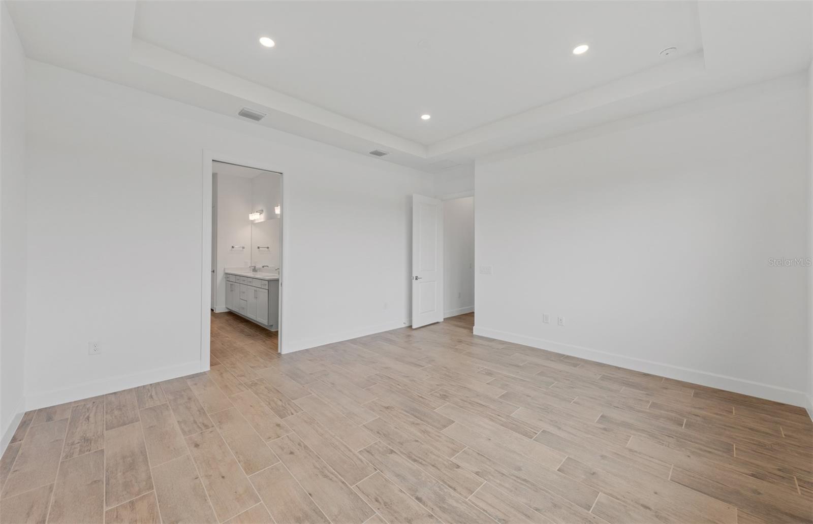 5027 Golden Shore Ct Property Photo 13